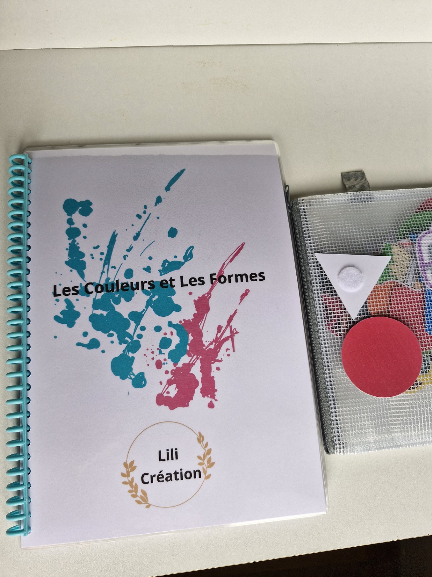 Livret Formes et couleurs + Pochette de rangement