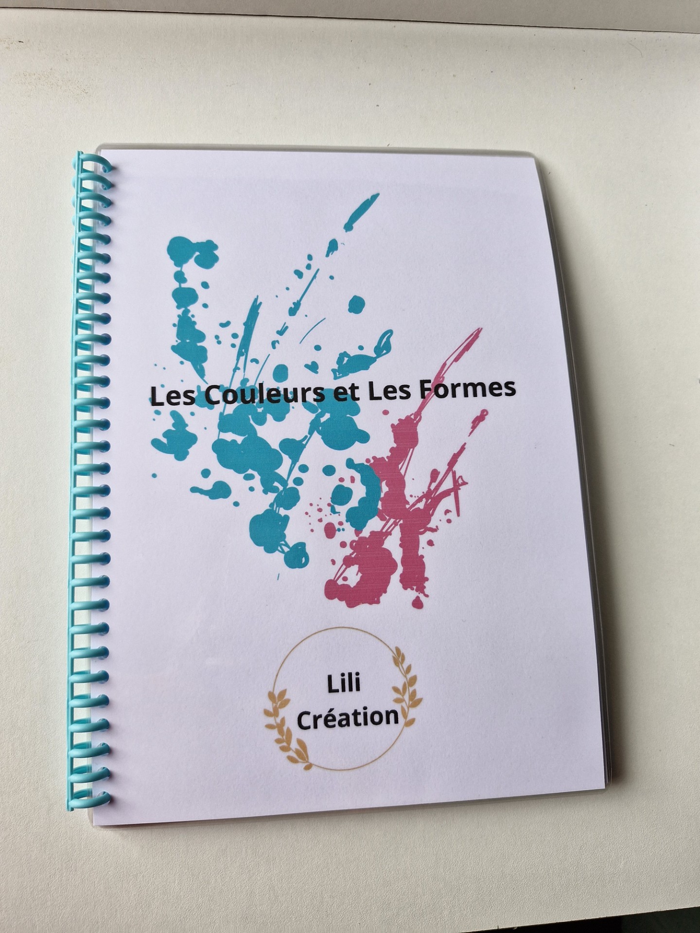 Livret Formes et couleurs + Pochette de rangement – Image 2